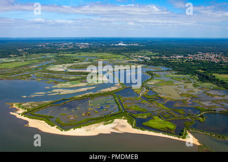 Le Teich (sud-ovest della Francia): vista aerea delle paludi e la Teich il santuario degli uccelli nel bacino di Arcachon (non disponibile per la postcard edition) Foto Stock