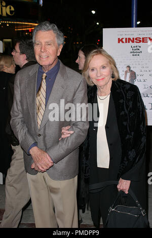 "Kinsey' Premiere il 11-08-2004 Eva Marie Saint e marito Jeffrey Hayden Foto di Giuseppe Martinez - Tutti i diritti riservati Riferimento File # 21992 0094PLX per solo uso editoriale - Tutti i diritti riservati Foto Stock