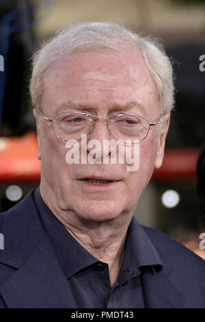 "Batman Begins' (Premiere) Michael Caine 06-06-2005 / Grauman's Chinese Theater / Hollywood, CA Foto di Giuseppe Martinez / PictureLux Riferimento File # 22377 0060-picturelux per solo uso editoriale - Tutti i diritti riservati Foto Stock