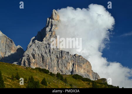 Vista mozzafiato del Passo Rolle Foto Stock