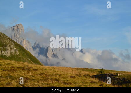 Vista mozzafiato del Passo Rolle Foto Stock