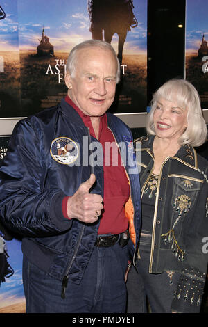 'L'astronauta agricoltore" (Premiere) Buzz Aldrin, Lois Driggs Cannon 2-20 -2007 / Glossari Affini plafoniera / Hollywood, CA / Warner Brothers / Foto di Giuseppe Martinez / PictureLux Riferimento File # 22933 0005-picturelux per solo uso editoriale - Tutti i diritti riservati Foto Stock