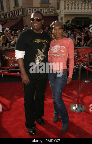 "Pirati dei Caraibi: All'estremità del mondo' (Premiere) Rodney Peete, Holly Robinson Peete 5-19-2007 / Disneyland / Anaheim, CA / Walt Disney Pictures / © Giuseppe Martinez/Picturelux - Tutti i diritti riservati Riferimento File # 23082 0042PLX per solo uso editoriale - Tutti i diritti riservati Foto Stock