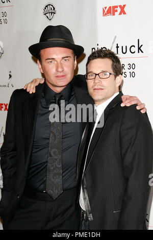 "Nip / Tuck stagione cinque Premiere lo screening di Julian McMahon e Dylan Walsh 10-20-2007 / Paramount Theatre / Hollywood, CA/ FX / © Giuseppe Martinez / Picturelux - Tutti i diritti riservati Riferimento File # 23220 0006PLX per solo uso editoriale - Tutti i diritti riservati Foto Stock