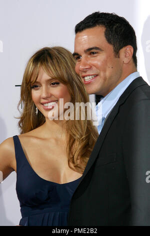 'L'occhio' Premiere Jessica Alba e Cash Warren 1-31-2008 / Pacific Glossari Affini plafoniera / Hollywood, CA / Lionsgate / Foto di Giuseppe Martinez Riferimento File # 23342 0030PLX per solo uso editoriale - Tutti i diritti riservati Foto Stock