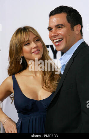 L'Occhio Premiere Jessica Alba e Cash Warren 1-31-2008 / Pacific Glossari Affini plafoniera / Hollywood, CA / Lionsgate / Foto di Giuseppe Martinez Riferimento File # 23342 0031PLX per solo uso editoriale - Tutti i diritti riservati Foto Stock