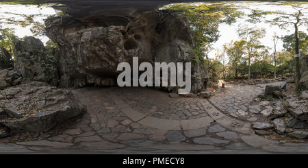 Visualizzazione panoramica a 360 gradi di Lingyin scenic Hangzhou - statue klippe - Grotta Qinglin