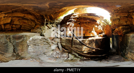 Visualizzazione panoramica a 360 gradi di La grotta di ghiaccio di