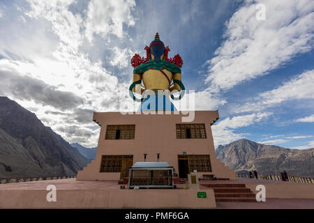 Statua del Buddha nella Valle di Nubra in Ladakh regione dell India Foto Stock