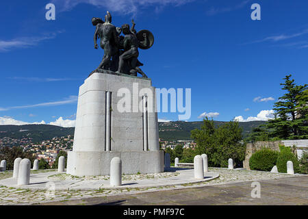 Scultura commemorativa della prima guerra mondiale a Trieste, Italia, sul colle di San Giusto Foto Stock