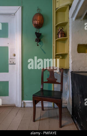 Merchant l'appartamento a Stavanger Maritime Museum. Le camere sono da circa 1910. La cucina ha un particolarmente inusuale schema colori! Foto Stock