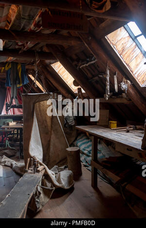 Merchant l'appartamento a Stavanger Maritime Museum. Le camere sono da circa 1910. La cucina ha un particolarmente inusuale schema colori! Foto Stock