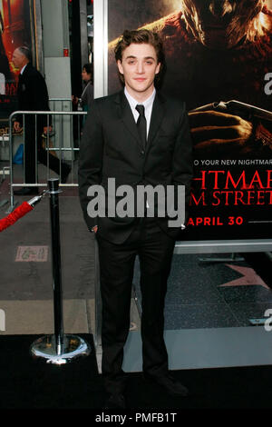 Kyle Gallner alla Premiere mondiale di New Line Cinema e Platinum Dunes produzione 'un incubo su Elm Street'. Gli arrivi presso Grauman's Chinese Theatre a Hollywood, CA, 27 aprile 2010. Foto di Giuseppe Martinez / PictureLux Riferimento File # 30202 080PLX per solo uso editoriale - Tutti i diritti riservati Foto Stock