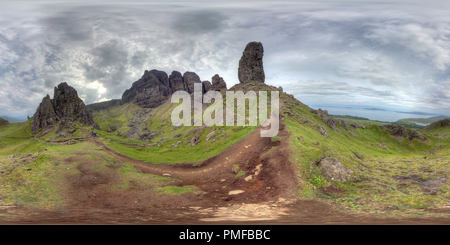 Visualizzazione panoramica a 360 gradi di Il vecchio uomo di Storr, Isola di Skye in Scozia