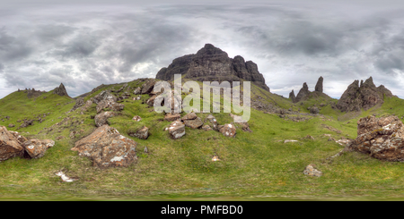 Visualizzazione panoramica a 360 gradi di Il vecchio uomo di Storr 3, Isola di Skye in Scozia