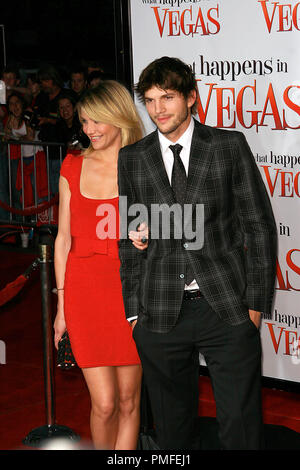 Che cosa accade a Vegas... Premiere Ashton Kutcher, Cameron Diaz 5-1-2008 / Mann Village Theatre / Hollywood, CA / Twentieth Century Fox / Foto © Giuseppe Martinez / Picturelux Riferimento File # 23507 0057JM per solo uso editoriale - Tutti i diritti riservati Foto Stock