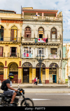 L'Avana Cuba. gennaio 2018. Una vista di tipica architettura invecchiato in Havana in Cuba Foto Stock