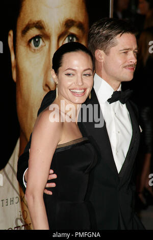 Il Curioso Caso di Benjamin Button Premiere Angelina Jolie e Brad Pitt 12-8-2008 / Mann's Village Teatro / Westwood, CA / Paramount Pictures / Foto di Giuseppe Martinez Riferimento File # 23662 0022PLX per solo uso editoriale - Tutti i diritti riservati Foto Stock