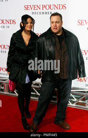 "Anche Pounds" Premiere Steffiana De La Cruz, Kevin James 12-16-2008 / Mann's Village Teatro / Westwood, CA / Sony Pictures / Foto di Giuseppe Martinez Riferimento File # 23668 0069JM per solo uso editoriale - Foto Stock