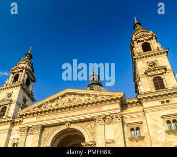 Facciata principale della Basilica di Santo Stefano a Budapest, Ungheria Foto Stock