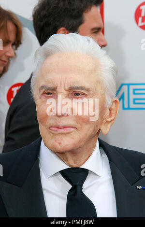 Kirk Douglas al TV Land primo 37th AFI Life Achievement Award la messa in onda su TV Land il 19 luglio 2009 a 9:00 PM ET/PT - Arrivi presso il Sony Studios di Culver City, CA, 11 giugno 2009. Foto di PictureLux Riferimento File # 30029 032PLX per solo uso editoriale - Tutti i diritti riservati Foto Stock