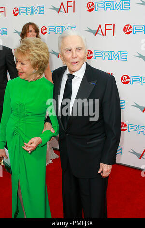 Anne e Kirk Douglas in TV Land primo 37th AFI Life Achievement Award la messa in onda su TV Land il 19 luglio 2009 a 9:00 PM ET/PT - Arrivi presso il Sony Studios di Culver City, CA, 11 giugno 2009. Foto di PictureLux Riferimento File # 30029 033PLX per solo uso editoriale - Tutti i diritti riservati Foto Stock