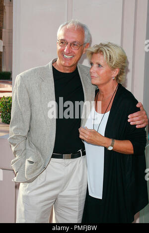 Michael Gross e Meredith Baxter presso la Academy of Television Arts and Sciences Festa del Papà Salute a papà in TV. La manifestazione si è svolta presso il Leonard H. Goldenson Theatre di North Hollywood, CA, 18 giugno 2009. Foto di PictureLux Riferimento File # 30031 028PLX per solo uso editoriale - Tutti i diritti riservati Foto Stock