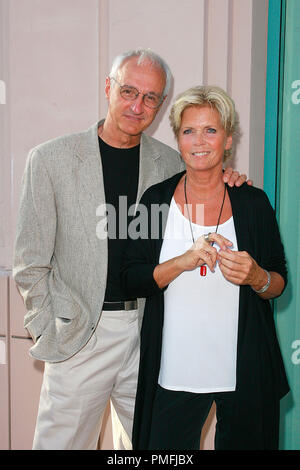 Michael Gross e Meredith Baxter presso la Academy of Television Arts and Sciences Festa del Papà Salute a papà in TV. La manifestazione si è svolta presso il Leonard H. Goldenson Theatre di North Hollywood, CA, 18 giugno 2009. Foto di PictureLux Riferimento File # 30031 029PLX per solo uso editoriale - Tutti i diritti riservati Foto Stock
