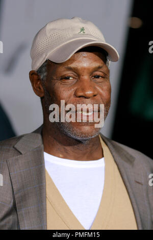 Danny Glover alla premiere di Columbia Pictures '2012'. Gli arrivi presso il Regal Cinemas la Live a Los Angeles, CA, 3 novembre 2009. Foto di PictureLux Riferimento File # 30097 43PLX per solo uso editoriale - Tutti i diritti riservati Foto Stock