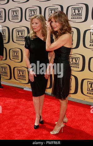 Cheryl Ladd e Jaclyn Smith presso la "ottava edizione del TV Land Awards". Gli arrivi presso Sony Pictures, nella città di Culver, CA 17 aprile 2010. Foto di: PictureLux Riferimento File # 30176 057PLX per solo uso editoriale - Tutti i diritti riservati Foto Stock