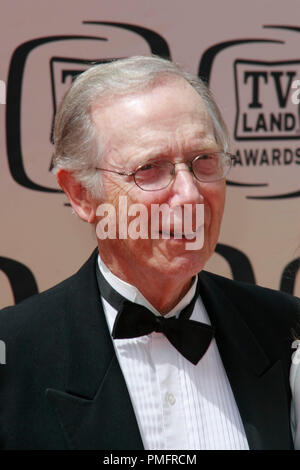 Bernie Kopell presso la "ottava edizione del TV Land Awards". Gli arrivi presso Sony Pictures, nella città di Culver, CA 17 aprile 2010. Foto di: PictureLux Riferimento File # 30176 119PLX per solo uso editoriale - Tutti i diritti riservati Foto Stock