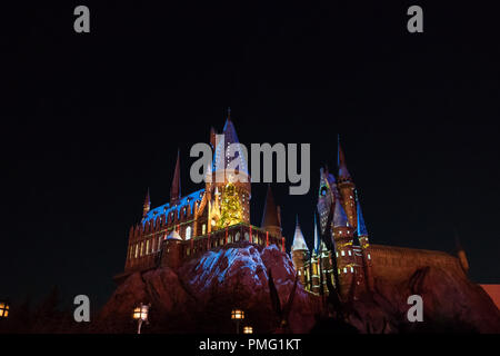 Osaka, Giappone - 24 Nov 2017: il castello di Hogwarts nel mondo di Wizarding di Harry Potter in zona Universal Studios Japan (USJ). Universal Studios Japan è Foto Stock
