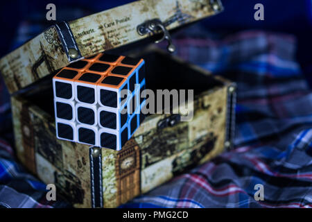 Dobrich, Bulgaria - 05.09.18: una piazza puzzle toy Foto Stock