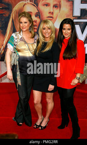 Corsa a Witch Mountain Premiere Kathy Hilton, Kim Richards e Kyle Richards 3-11-2009 / El CapitanTheater / Hollywood, CA / Paramount Pictures / © Giuseppe Martinez/Picturelux - Tutti i diritti riservati Riferimento File # 30001 0059PLX per solo uso editoriale - Tutti i diritti riservati Foto Stock