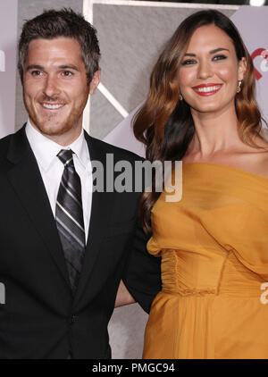 Dave Annable e ODETTE Yustman presso la Premiere mondiale di nuovo presso il El Capitan theater a Hollywood, CA su Mercoledì, 22 settembre 2010. Foto di Pedro Ulayan Pacific Rim Photo Press /PictureLux Riferimento File # 30484 203PRPP per solo uso editoriale - Tutti i diritti riservati Foto Stock