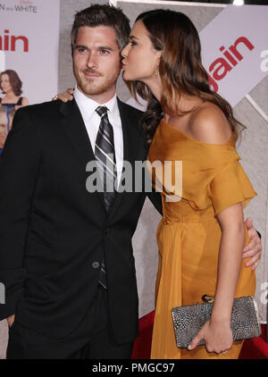 Dave Annable e ODETTE Yustman presso la Premiere mondiale di nuovo presso il El Capitan theater a Hollywood, CA su Mercoledì, 22 settembre 2010. Foto di Pedro Ulayan Pacific Rim Photo Press /PictureLux Riferimento File # 30484 204PRPP per solo uso editoriale - Tutti i diritti riservati Foto Stock