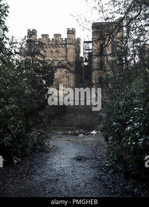 EAST DUNBARTONSHIRE, Scozia - 12 febbraio 2011: il retro della Lennox Castello. Il castello era vecchio di maternità e di ospedale psichiatrico. Foto Stock