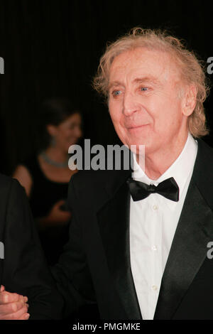 Gene Wilder a xiv annuale di Art Directors Guild Awards. Gli arrivi presso la sala da ballo internazionale presso il Beverly Hilton Hotel di Beverly Hills, CA, 13 febbraio 2010. Foto di PictureLux Riferimento File # 30127 01PLX per solo uso editoriale - Tutti i diritti riservati Foto Stock