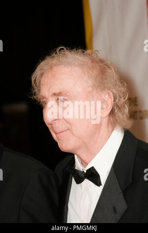 Gene Wilder a xiv annuale di Art Directors Guild Awards. Gli arrivi presso la sala da ballo internazionale presso il Beverly Hilton Hotel di Beverly Hills, CA, 13 febbraio 2010. Foto di PictureLux Riferimento File # 30127 02PLX per solo uso editoriale - Tutti i diritti riservati Foto Stock