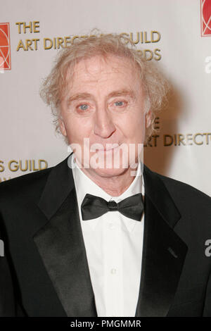 Gene Wilder a xiv annuale di Art Directors Guild Awards. Gli arrivi presso la sala da ballo internazionale presso il Beverly Hilton Hotel di Beverly Hills, CA, 13 febbraio 2010. Foto di PictureLux Riferimento File # 30127 13PLX per solo uso editoriale - Tutti i diritti riservati Foto Stock