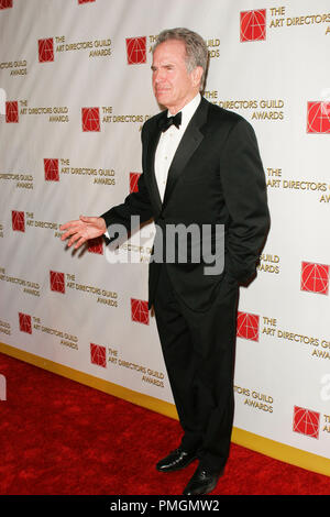 Warren Beatty a xiv annuale di Art Directors Guild Awards. Gli arrivi presso la sala da ballo internazionale presso il Beverly Hilton Hotel di Beverly Hills, CA, 13 febbraio 2010. Foto di PictureLux Riferimento File # 30127 51PLX per solo uso editoriale - Tutti i diritti riservati Foto Stock