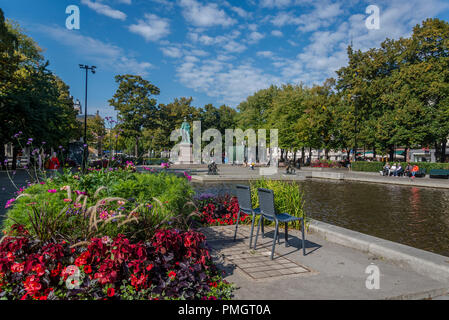 Statua di Henrik Wergeland in Eidsvolls plass o Eidsvoll square, Oslo, Norvegia Foto Stock