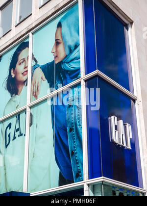 Gap Store, Oxford Street, Londra, Inghilterra, Regno Unito, GB. Foto Stock