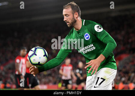 Glenn Murray di Brighton & Hove Albion - Southampton v Brighton & Hove Albion, Premier League, St Mary's Stadium, Southampton - XVII SETTEMBRE 2018 rigorosamente solo uso editoriale - DataCo regole si applicano - l'uso di questa immagine in un contesto commerciale è severamente vietata salvo espressa autorizzazione è stato dato dal club(i) interessato(i). Esempi di uso commerciale includono, ma non sono limitati a, utilizzare in scommesse e giochi, il marketing e la pubblicità dei prodotti. Nessun uso non autorizzato di audio, video, dati, calendari, club e o campionato loghi o servizi inclusi quelli elencati come 'live' Foto Stock