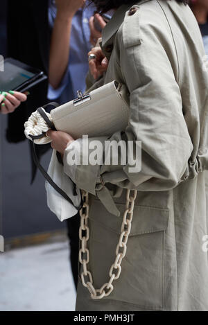 Londra, Regno Unito. Xvii Settembre 2018. Street Style, Primavera Estate 2019, London Fashion Week, UK Credit: Saira MacLeod/Alamy Live News Foto Stock