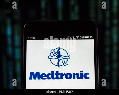 Kiev, Ucraina. Xvi Sep, 2018. Medtronic Medical Equipment Company logo che si vede visualizzato su un telefono intelligente. Credito: Igor Golovniov SOPA/images/ZUMA filo/Alamy Live News Foto Stock