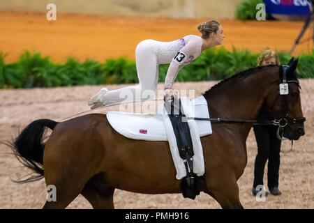 Tryon, North Carolina, Stati Uniti d'America . Xviii Sep, 2018. Lucy Phillips. Demezza. Linger Julie Newell. GBR. Vaulting. Femmina individuali la concorrenza. Il giorno 7. Giochi equestri mondiali. WEG 2018 Tryon. Carolina del Nord. Stati Uniti d'America. 18/09/2018. Credito: Sport In immagini/Alamy Live News Foto Stock