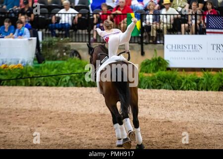 Tryon, North Carolina, Stati Uniti d'America . Xviii Sep, 2018. Lucy Phillips. Demezza. Linger Julie Newell. GBR. Vaulting. Femmina individuali la concorrenza. Il giorno 7. Giochi equestri mondiali. WEG 2018 Tryon. Carolina del Nord. Stati Uniti d'America. 18/09/2018. Credito: Sport In immagini/Alamy Live News Foto Stock