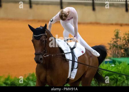 Tryon, North Carolina, Stati Uniti d'America . Xviii Sep, 2018. Lucy Phillips. Demezza. Linger Julie Newell. GBR. Vaulting. Femmina individuali la concorrenza. Il giorno 7. Giochi equestri mondiali. WEG 2018 Tryon. Carolina del Nord. Stati Uniti d'America. 18/09/2018. Credito: Sport In immagini/Alamy Live News Foto Stock