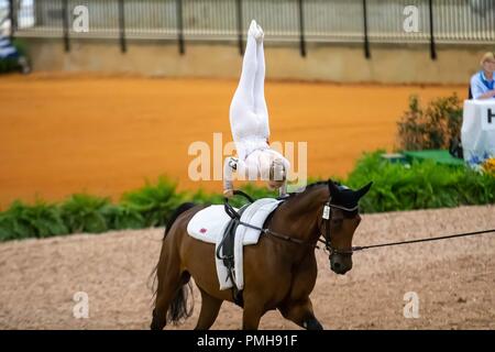 Tryon, North Carolina, Stati Uniti d'America . Xviii Sep, 2018. Lucy Phillips. Demezza. Linger Julie Newell. GBR. Vaulting. Femmina individuali la concorrenza. Il giorno 7. Giochi equestri mondiali. WEG 2018 Tryon. Carolina del Nord. Stati Uniti d'America. 18/09/2018. Credito: Sport In immagini/Alamy Live News Foto Stock